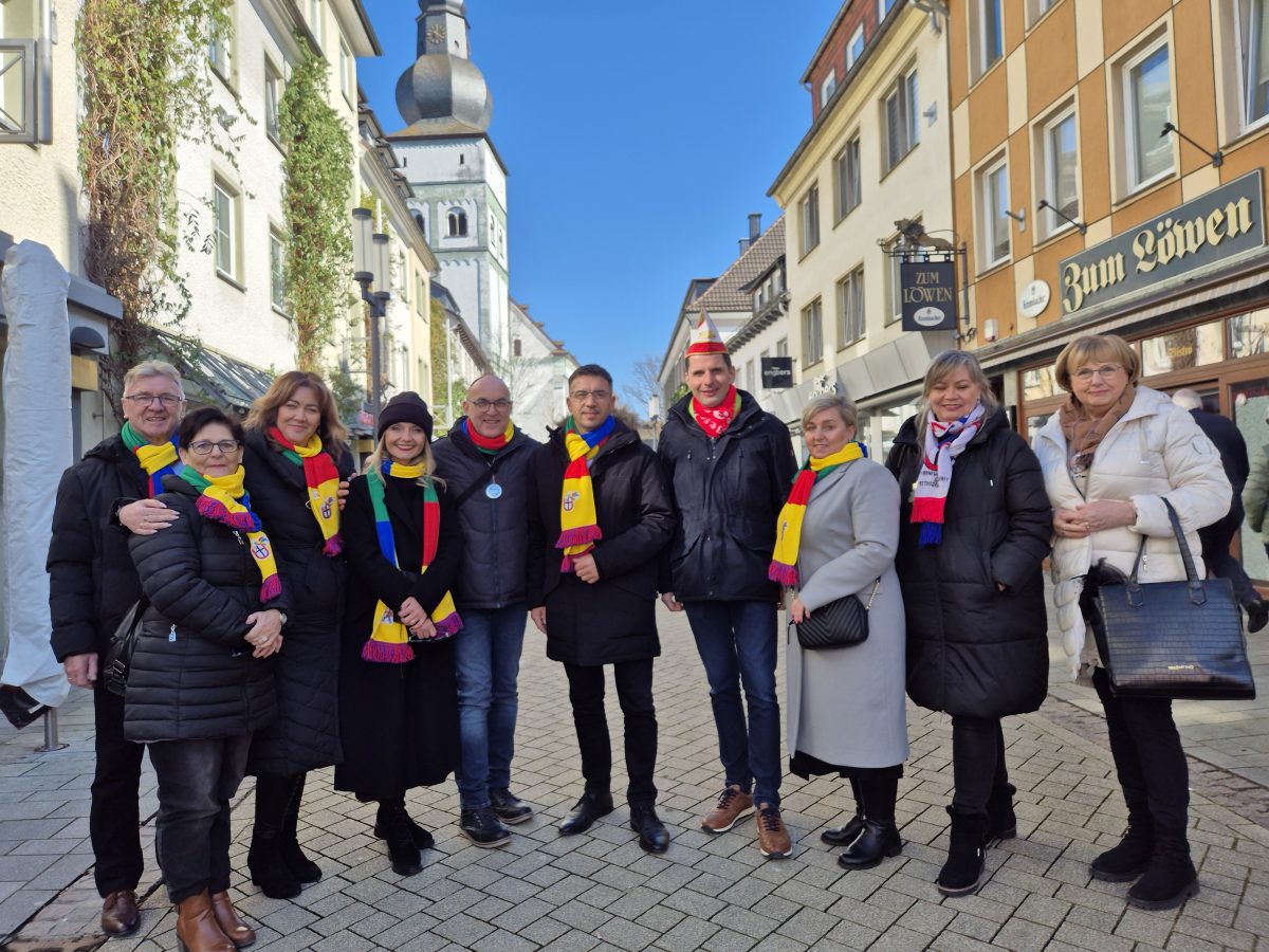Tief eingetaucht in das Attendorner Karnevalsbrauchtum war eine achtköpfige Delegation aus der polnischen Partnerstadt Rawicz.